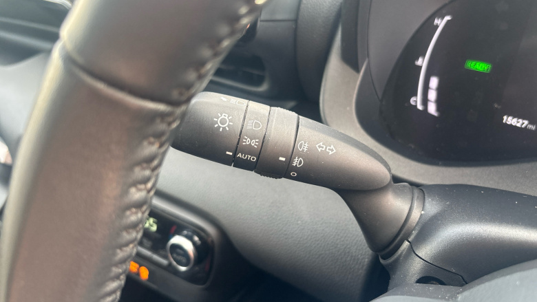 Toyota Yaris 1.5 Hybrid Design 5dr CVT Hybrid Hatchback